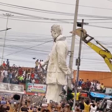 Mujub Statue Smashed
