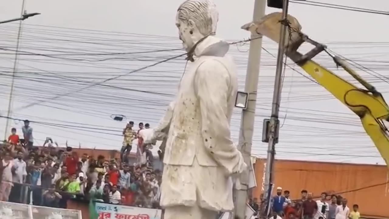 Mujub Statue Smashed