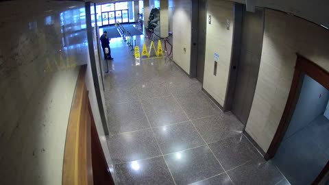 8003FCOB01ElevatorLobby_2021-01-06_14h00min01s030ms.mp4