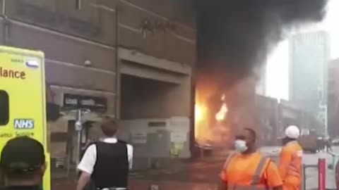 LONDON- GroЯfeuer an wichtigem Bahnhof ausgebrochen