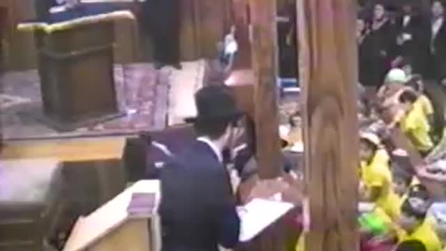 9. Chof Beis Av 5750, Mincha and rally (day camp) = כ"ב מנחם-אב תש"נ