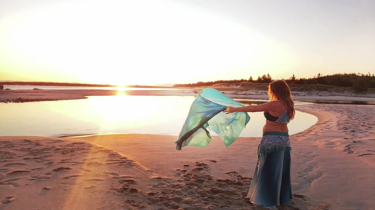 Wendy Goudie - Oud 'Faded' - Belly Dance on the Beach