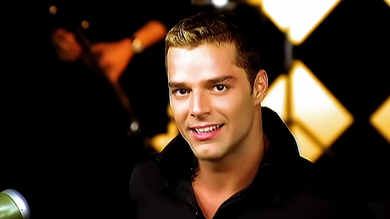 Ricky Martin - Livin' La Vida Loca (Official Video)