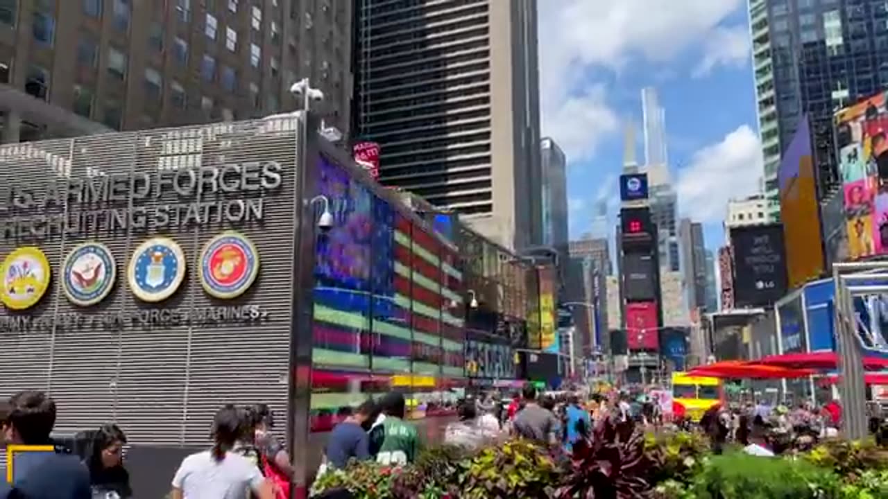 MORNING VIEWS IN TIMES SQUARE