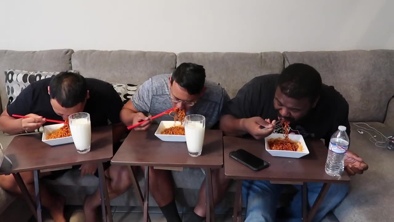 We Did the Spicy Noodle Challenge! CAution! Samyung X2 !!