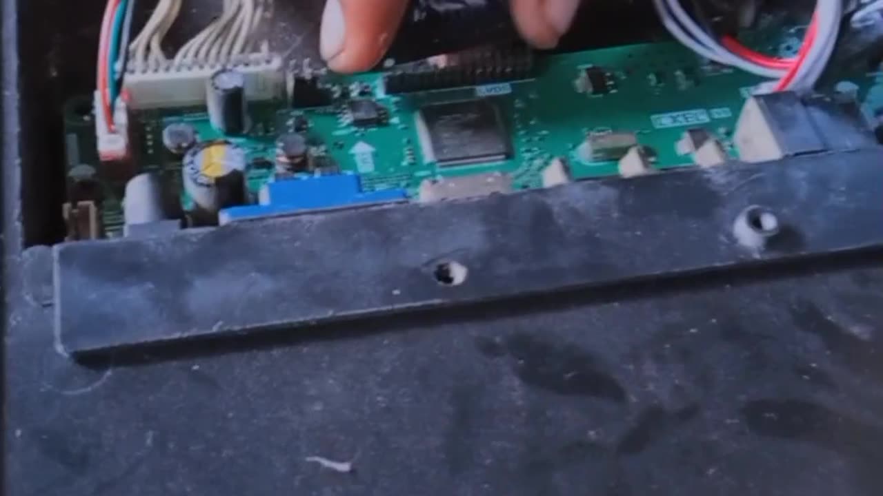 Electronics repairar