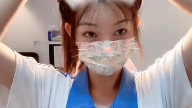 accidentally exposed herself while she was broadcasting a live video53