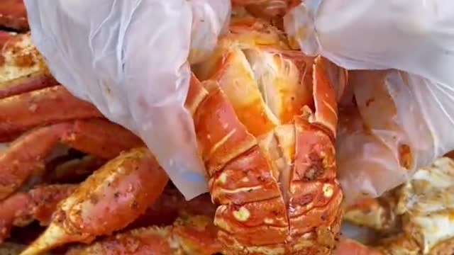 LOBSTER TAIL ASMR FROM CLAWS ZONE IN ANAHEIM, CA #lobster #lobstertail #cajun #seafood #sauce