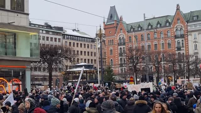 5000 PEOPLE PROTEST AGAINST VACCINE PASSPORT IN SWEDEN!
