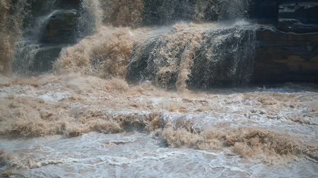 High-speed real waterfall slow down