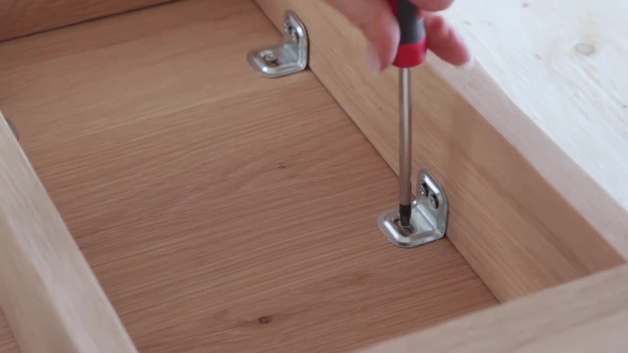 wait for the enemy to open the roll-up door on the other side