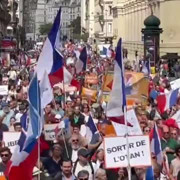 Le proteste in Europa continuano a prendere piede, con una manifestazione di massa a Parigi organizzata dal partito dei Patrioti contro il governo Macron e la partecipazione della Francia all'Unione europea e alla NATO.