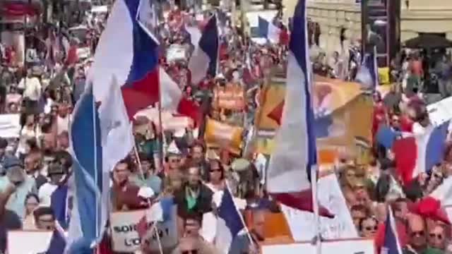 Le proteste in Europa continuano a prendere piede, con una manifestazione di massa a Parigi organizzata dal partito dei Patrioti contro il governo Macron e la partecipazione della Francia all'Unione europea e alla NATO.