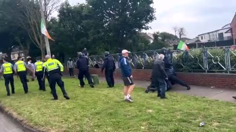 🚨Riots have broken out in Coolock after Gardai attacked local protesters.