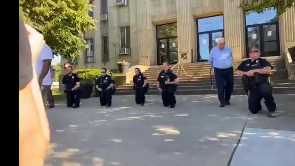 Portsmouth Ohio Police Bow Down For BLM