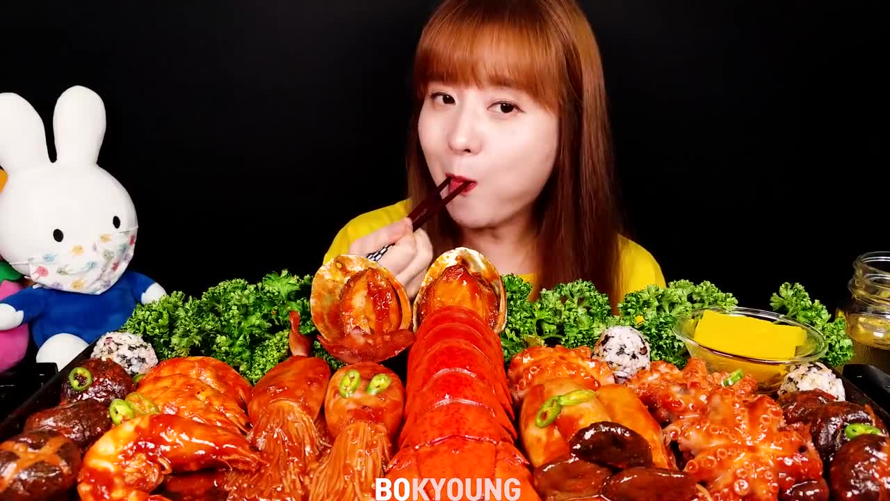 ASMR MUKBANG SPICY SEAFOOD (LOBSTER TAIL, ABALONE, OCTOPUS, SHRIMP, SQUID, ENOKI MUSHROOM)