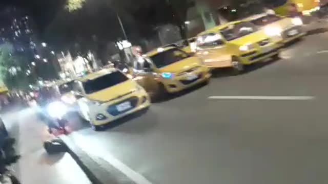 Avanza nueva jornada de protesta de taxistas esta noche