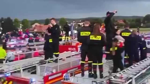 Netherlands in uproar, Firefighters join the Farmers in PROTEST...