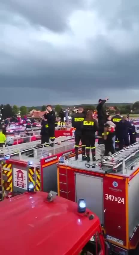 Netherlands in uproar, Firefighters join the Farmers in PROTEST...