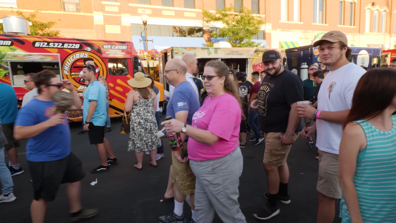 $100 Food Truck Challenge!! USA's Street Food of the North!!