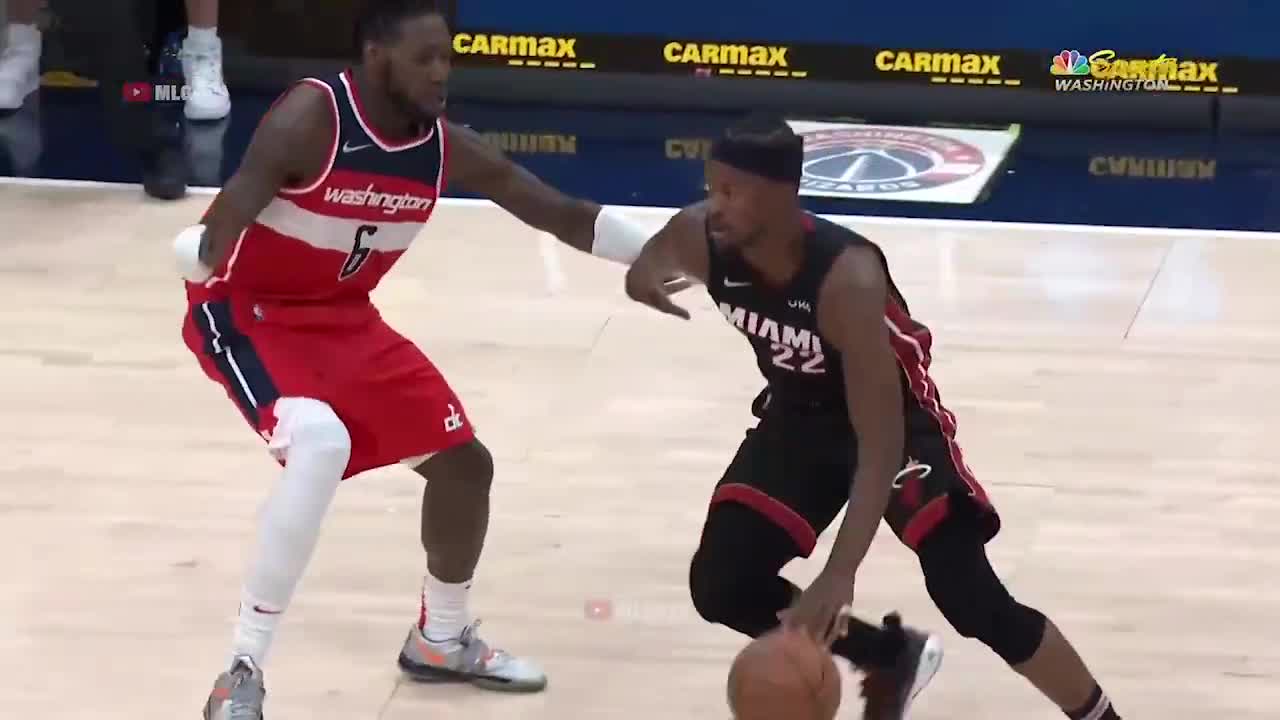 Montrezl Harrell with stellar defense on Jimmy Butler in crunch time 👌