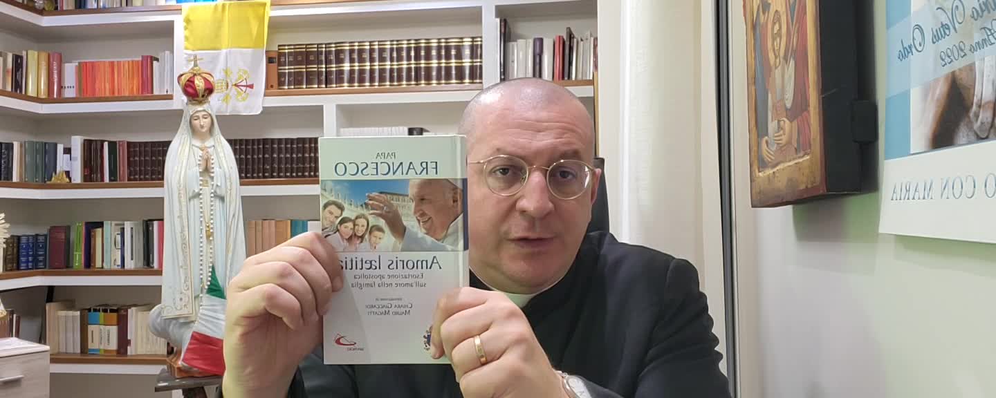 SANTI E CAFFÈ. BERGOGLIO BACIAMANI E BACIAPIEDI. 24.11.2021