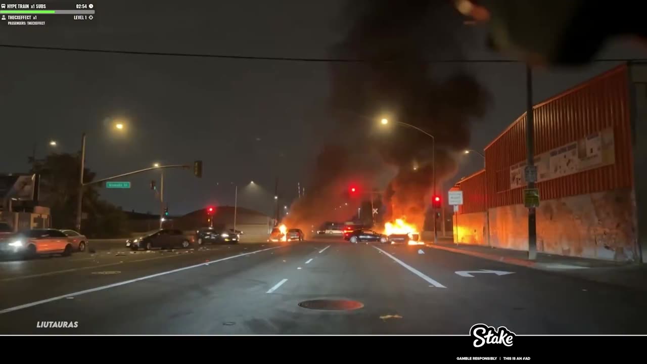 Group of people stole 5 cars and set them on fire during the takeover in LA on stream