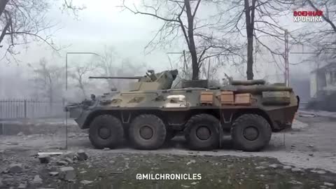 Footage of DPR BTR shooting at Azov battalion positions in Mariupol