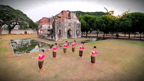 รำไทย แพรวากาฬสินธ์ุ โดยไอยรัศมิ์ Ayarus show Traditional Thai dance