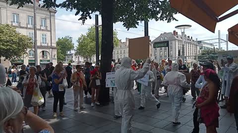 Les Masques Blancs Nantes le 14 mai Action Pancartes