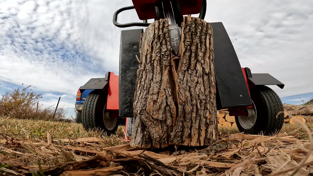 splitting fire wood