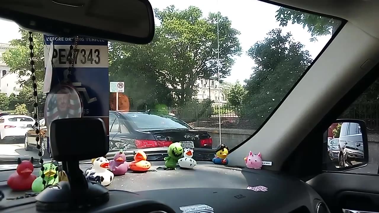 TRUMPS VEHICLE RIGHT NEXT TO ME IN MILWAUKEE