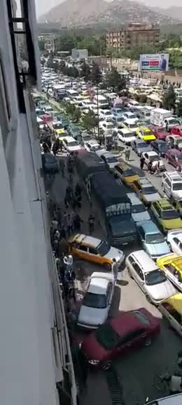 People try to escape the Afghan capitol - Massive Jam