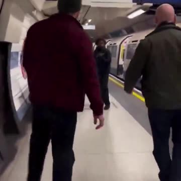 Man whips random Woman with cord in London Underground