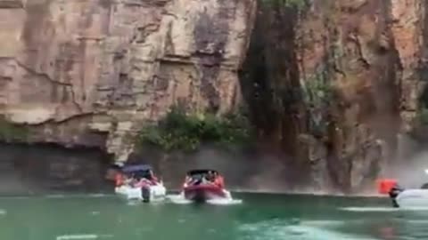 ACCIDENT Kapal pesiar Guest dan Crew di saat melintas di Danau Brasil