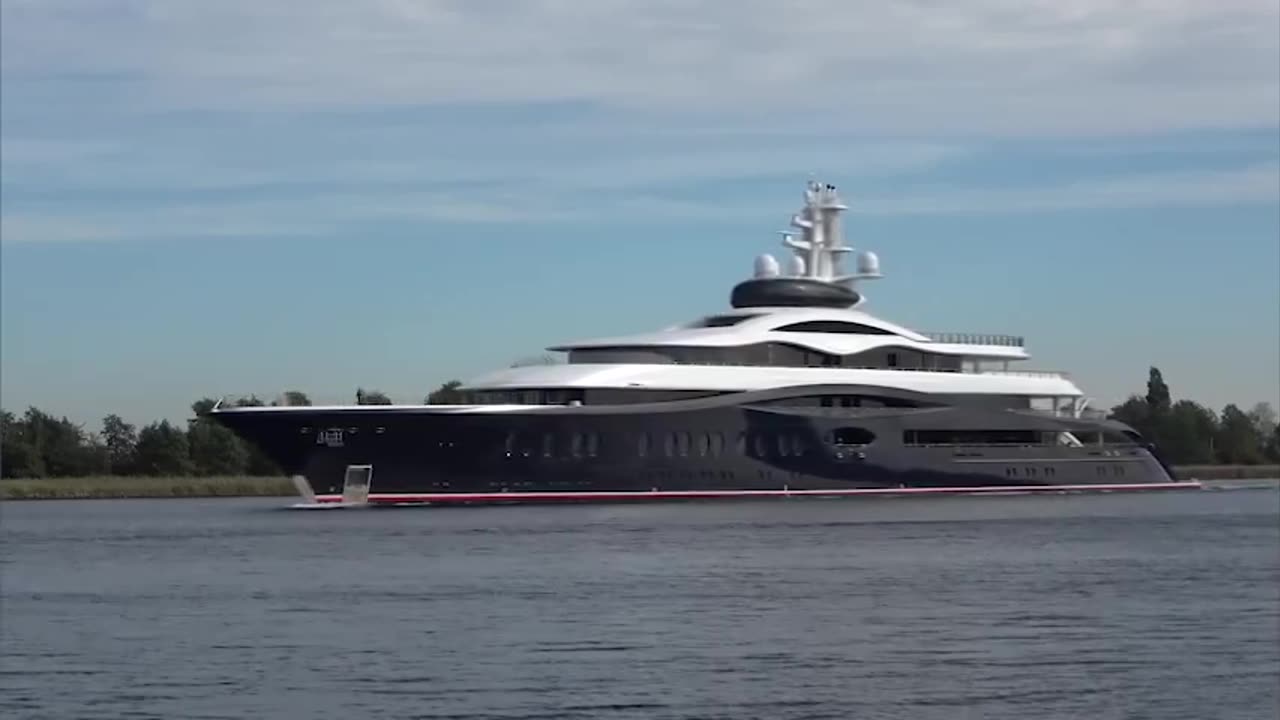 Mark Zuckerberg's $300M Diesel-Powered Megayacht Raises Climate Concerns