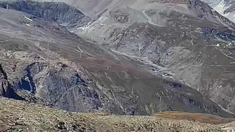 The mountains are far away, and you can see the world.