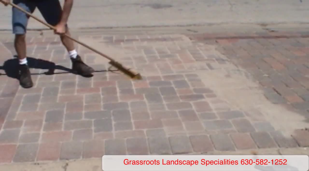 paver cleaning Hawthorn Woods_grlandscapeservices.com