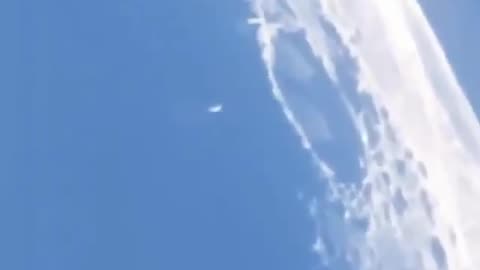 これは私たちの目の前で起こっている最大の謎の一つです。 🌙 🌚