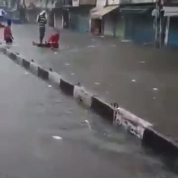 Heavy Rainfall Causes floods in Chennai, India