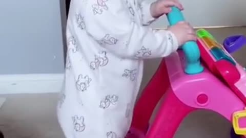 Funny Confusing baby - Cute video Tiktok (2)