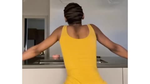 Girls with big butt twerking like that..