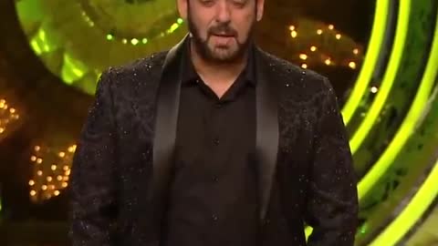 Salman khan welcoming shehnaz