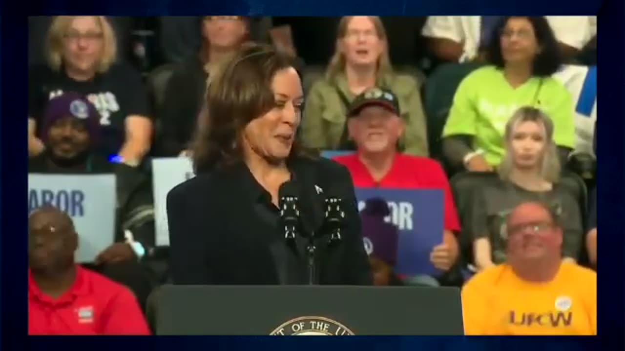 Watch what happens when Kamala Harris' teleprompter malfunctions at a rally 🤣