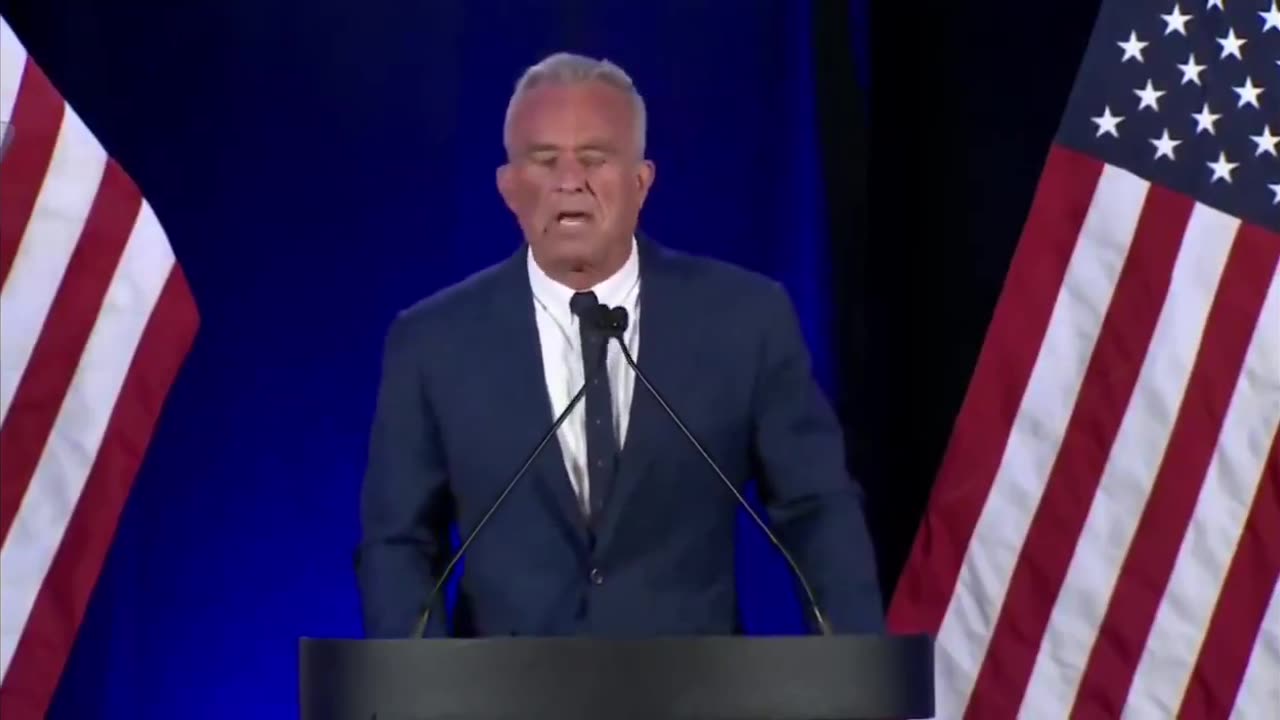 🚨BREAKING:🇺🇲 Robert F Kennedy Jr. officially drops out of the presidential race