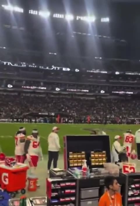 Deadspin published a hit piece on a little kid for wearing face paint of his team colors