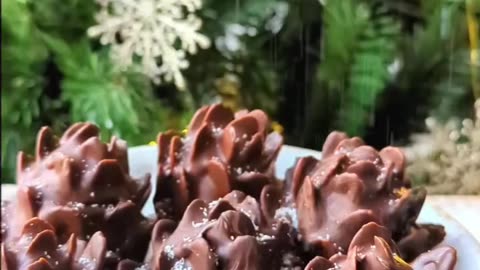 HEALTHY CHOCOLATE ALMOND PINECONES - RECIPE IN DESCRIPTION