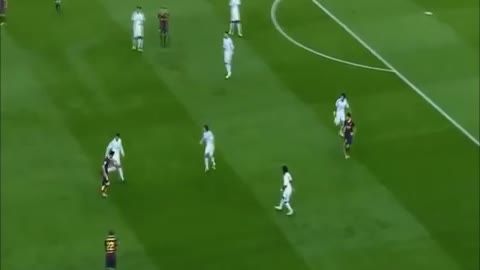 Lionel Messi humilites Cristiano Ronaldo