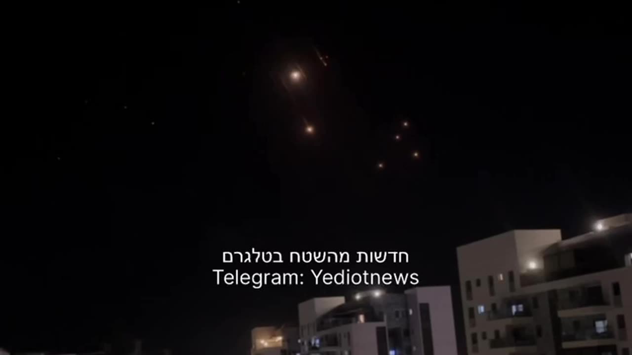 Huge Salvo of Missiles Approaches Tel Aviv