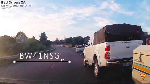 Terrible driving by Toyota Hilux 2021.03.30 — DIE WILGERS, PRETORIA